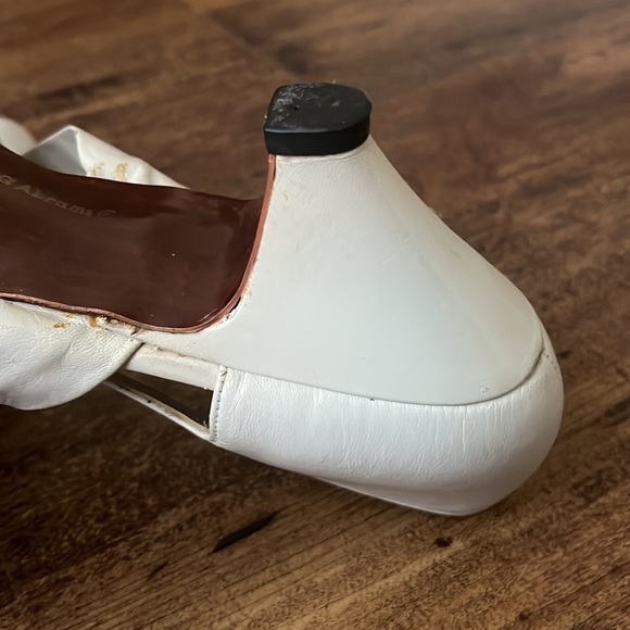 Sassy Vintage Palizzio Ivory Heel Pump - Picture 8 of 10